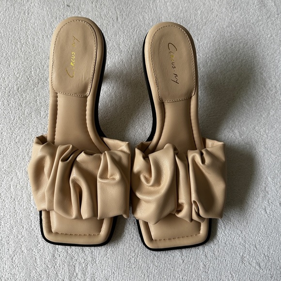 Pillow Kitten Heels - Picture 2 of 5